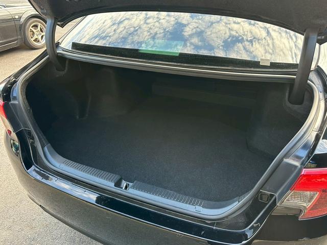 マークＸ プレミアム　シートヒーター　クルーズコントロール　フルセグ　ＣＤ・ＤＶＤ再生　ＲＩＺＬＥＹ１６インチアルミ　純正７インチナビ　ＥＴＣ　ハーフレザーシート　オートライト　バックカメラ　電動シート　スマートキー（15枚目）