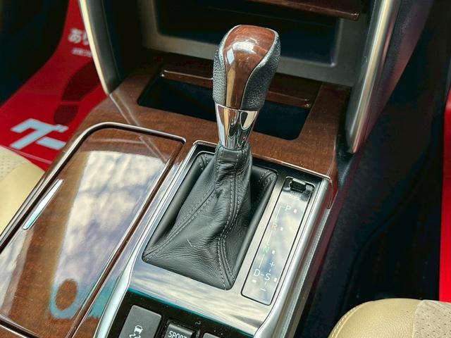 マークＸ プレミアム　シートヒーター　クルーズコントロール　フルセグ　ＣＤ・ＤＶＤ再生　ＲＩＺＬＥＹ１６インチアルミ　純正７インチナビ　ＥＴＣ　ハーフレザーシート　オートライト　バックカメラ　電動シート　スマートキー（53枚目）