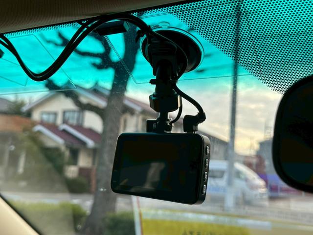 マークＸ プレミアム　シートヒーター　クルーズコントロール　フルセグ　ＣＤ・ＤＶＤ再生　ＲＩＺＬＥＹ１６インチアルミ　純正７インチナビ　ＥＴＣ　ハーフレザーシート　オートライト　バックカメラ　電動シート　スマートキー（56枚目）