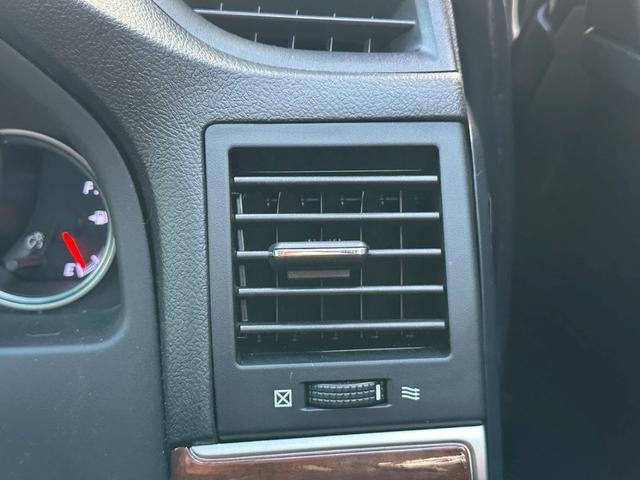 マークＸ プレミアム　シートヒーター　クルーズコントロール　フルセグ　ＣＤ・ＤＶＤ再生　ＲＩＺＬＥＹ１６インチアルミ　純正７インチナビ　ＥＴＣ　ハーフレザーシート　オートライト　バックカメラ　電動シート　スマートキー（63枚目）