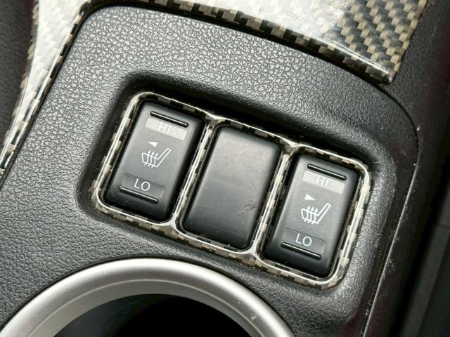 フェアレディZ 40thアニバーサリー NISMOマフラー BOSEサウンド 純正HDDナビ NISMOヘッドライト ETC 純正19インチアルミホイール 電動シート シートヒーター スマートキー パドルシフト ハーフレザーシート ワンセグ(10枚目)