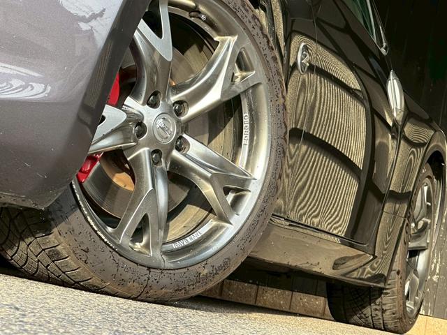 フェアレディZ 40thアニバーサリー NISMOマフラー BOSEサウンド 純正HDDナビ NISMOヘッドライト ETC 純正19インチアルミホイール 電動シート シートヒーター スマートキー パドルシフト ハーフレザーシート ワンセグ(17枚目)