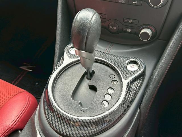 フェアレディZ 40thアニバーサリー NISMOマフラー BOSEサウンド 純正HDDナビ NISMOヘッドライト ETC 純正19インチアルミホイール 電動シート シートヒーター スマートキー パドルシフト ハーフレザーシート ワンセグ(74枚目)