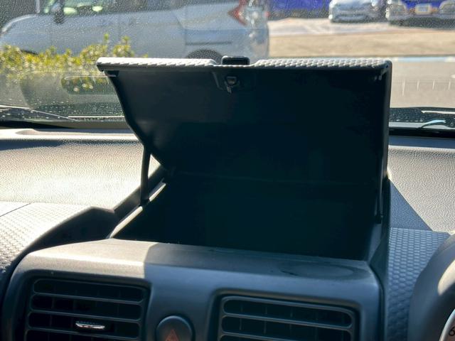 ＭＲ－Ｓ Ｖエディション　純正フルエアロ　後期型　６速ＭＴ車両　社外マフラー　ＥＴＣ　本革シート　ロールバー　助手席エアバック　フォグライト　アルミペダル　純正アルミホイール　スペアタイヤ　スペアタイヤカバー（63枚目）