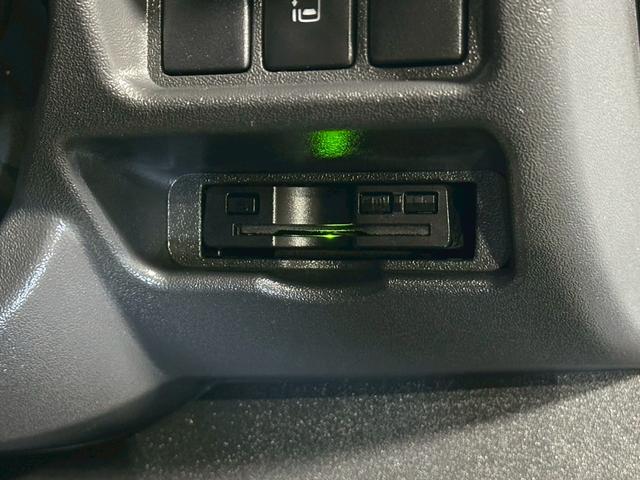 ハイエースワゴン ＧＬ　後席モニター　ツインモニター　カーゴマット　バトルシップ１７インチアルミ　ＡＣ１００Ｖ　コンソールＢＯＸ　ゴーストフィルム　電動スライドドア　バックカメラ　ＫＥＮＷＯＯＤ７インチナビ　フルセグ（10枚目）