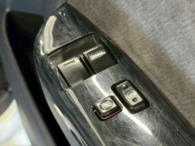 ハイエースワゴン ＧＬ　後席モニター　ツインモニター　カーゴマット　バトルシップ１７インチアルミ　ＡＣ１００Ｖ　コンソールＢＯＸ　ゴーストフィルム　電動スライドドア　バックカメラ　ＫＥＮＷＯＯＤ７インチナビ　フルセグ（56枚目）