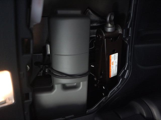 ZAエディション バックC・ETC・後席モニター 車高調装着(38枚目)