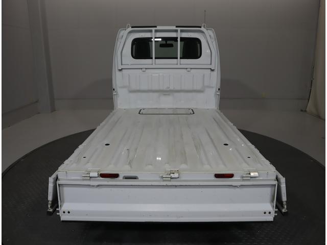 キャリイトラック ＫＣ　エアコン・パワステ　期間限定目玉車　純正ＯＰラジオ　純正オプションＡＭ／ＦＭラジオプレーヤー　ドアバイザー　ラバーフロアマット　荷台用フロアマット　アッパーメンバーガード　スペアタイヤ　禁煙車　衝突安全ボディ　取扱説明書完備　定中古車（17枚目）