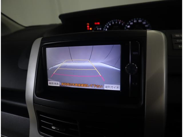 ノア Ｘ　スペシャルエディション　目玉車　車検整備渡し　ＢＴナビ　７インチワイドナビ（ラジオ・ＴＶ・ＣＤ・ＤＶＤ・Ｂｌｕｅｔｏｏｔｈ・ＭＳＶ・ＳＤ）　ＥＴＣ　バックカメラ　ＨＩＤオートヘッドライト　後席両側電動スライドドア　フロアマット　ドアバイザー　認定中古車（13枚目）