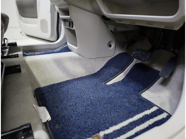 アルトラパンLC LC X 5型 前後ブレーキサポート・ハイビームアシスト 全方位カメラ 前後ブレーキサポート 前後踏み間違い防止装置 ハイビームアシスト付LEDオートヘッドライト 車線逸脱警報機能 先行車発進通知機能 キーレスプッシュスタート アイドリングストップ マット(14枚目)