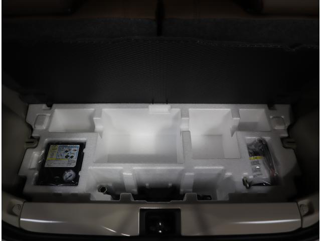 アルトラパンLC LC X 5型 前後ブレーキサポート・ハイビームアシスト 全方位カメラ 前後ブレーキサポート 前後踏み間違い防止装置 ハイビームアシスト付LEDオートヘッドライト 車線逸脱警報機能 先行車発進通知機能 キーレスプッシュスタート アイドリングストップ マット(18枚目)