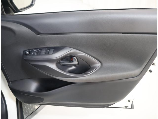 ヤリスクロス X ディスプレイオーディオ・ETC・バックカメラ・ドラレコ 純正ディスプレイオーディオ(ラジオ・Bluetooth・USB) ETC バックカメラ 前後ドラレコ 前後ブレーキサポート 追従機能付クルーズコントロール レーンキープアシスト フロアマット キーレス(53枚目)