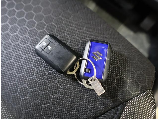 リモコンキーを取り出さなくてもエンジンのＯＮ／ＯＦＦやドアの開錠・施錠がスイッチ一つで行えるスマートキーです♪