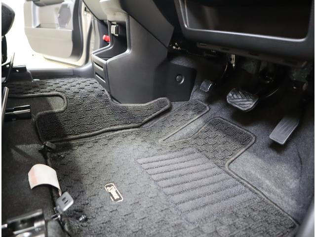 クリーニング済みフロアマット付き☆多少の使用感はありますが、この程度なら許容範囲という方には初期費用が浮いて嬉しいＰＯＩＮＴ！