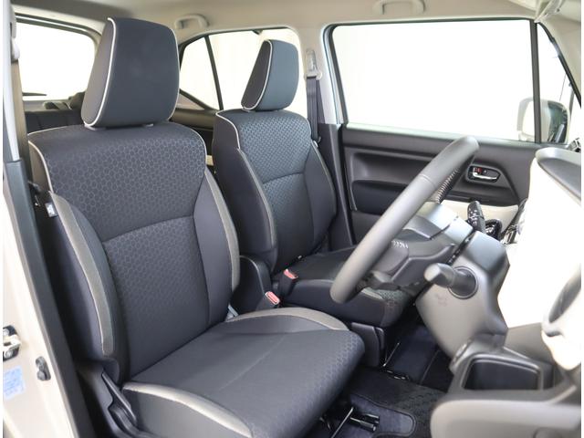 水や汚れをサッと拭き取れる撥水加工シートで、キャンプや海水浴でも快適に使用できます。