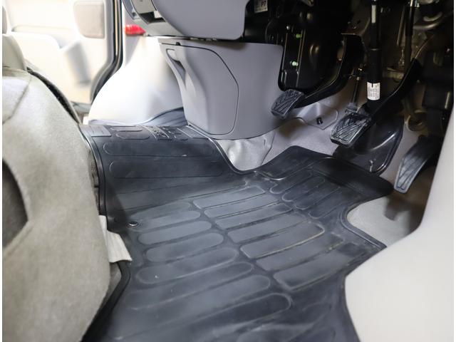 エブリイ ＰＣ　６型　前後ブレーキサポート・ＬＥＤヘッドライト・マット　前後ブレーキサポート　前後踏み間違い防止装置　車線逸脱警報機能　ハイビームアシスト付ＬＥＤオートヘッドライト　先行車発進お知らせ機能　ラバーフロアマット　後席両側スライドドア　運転席シートヒーター（14枚目）