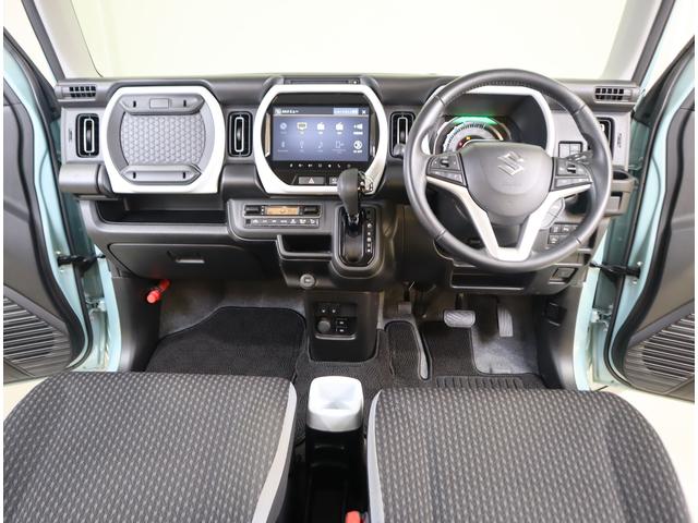 シンプルながら遊び心ある内装です！ホワイトのアクセントが映えるオシャレなインパネです☆