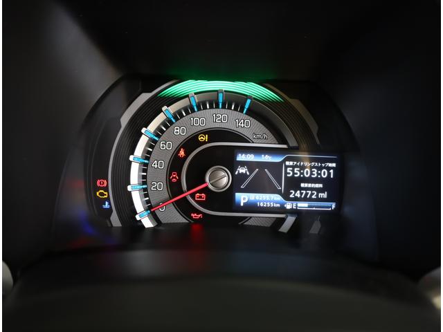 平均燃費・航続可能距離なども表示可能な多機能メーターです。