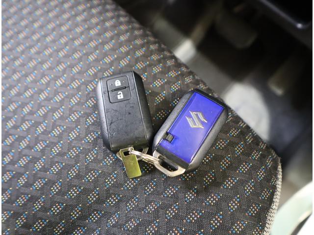 リモコンキーを取り出さなくてもエンジンのＯＮ／ＯＦＦやドアの開錠・施錠がスイッチ一つで行えるスマートキーです♪