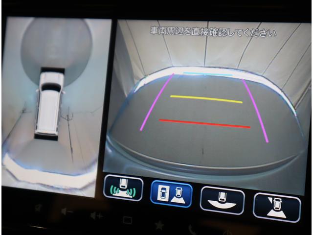 前後左右４つのカメラを合成して上から見ているような感覚で駐車を行っていただけます♪　切り替えスイッチであらゆるカメラモードに切り替えが可能です！
