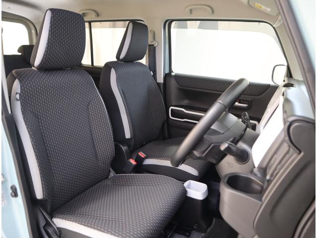 運転席はホワイトのアクセントでさわやかな見た目に仕上げました！