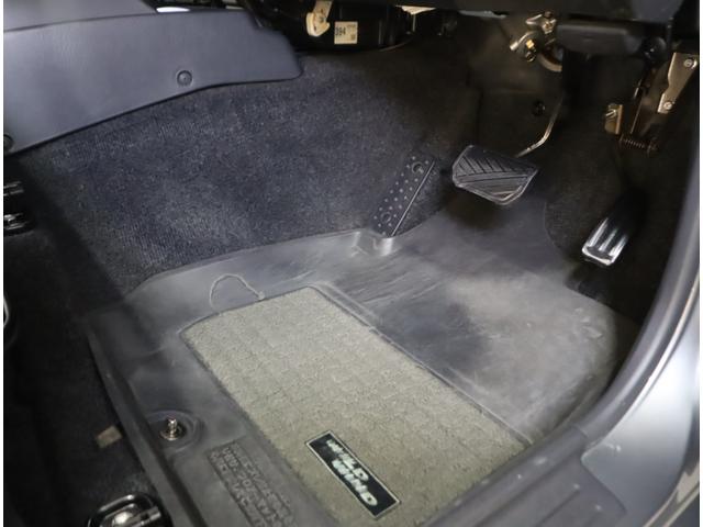 ジムニー ワイルドウインド６型　目玉車　ＣＤプレーヤー・ＥＴＣ・マット　２ＤＩＮ　ＣＤプレーヤー（ラジオ・ＭＤ）　ＥＴＣ　トレータイプフロアマット　ドアバイザー　シートヒーター　キーレスエントリー　フロントフォグランプ　ルーフレール　スペアタイヤカバー　パートタイム４ＷＤ（15枚目）