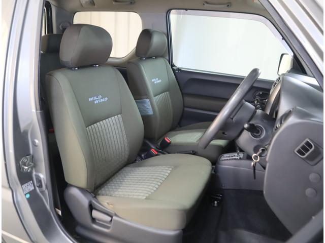 ジムニー ワイルドウインド６型　目玉車　ＣＤプレーヤー・ＥＴＣ・マット　２ＤＩＮ　ＣＤプレーヤー（ラジオ・ＭＤ）　ＥＴＣ　トレータイプフロアマット　ドアバイザー　シートヒーター　キーレスエントリー　フロントフォグランプ　ルーフレール　スペアタイヤカバー　パートタイム４ＷＤ（16枚目）