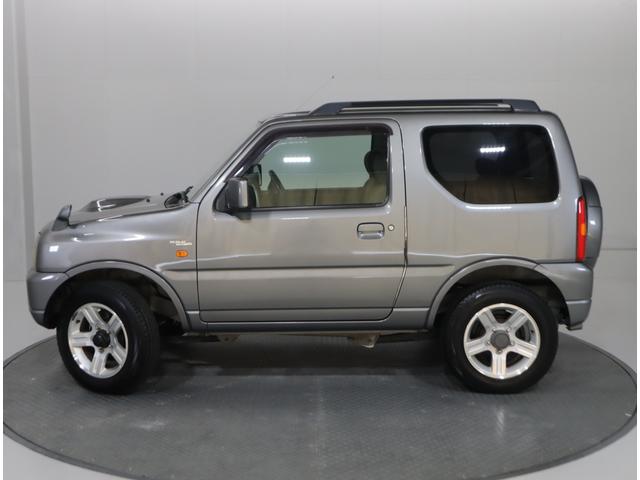 ジムニー ワイルドウインド６型　目玉車　ＣＤプレーヤー・ＥＴＣ・マット　２ＤＩＮ　ＣＤプレーヤー（ラジオ・ＭＤ）　ＥＴＣ　トレータイプフロアマット　ドアバイザー　シートヒーター　キーレスエントリー　フロントフォグランプ　ルーフレール　スペアタイヤカバー　パートタイム４ＷＤ（23枚目）