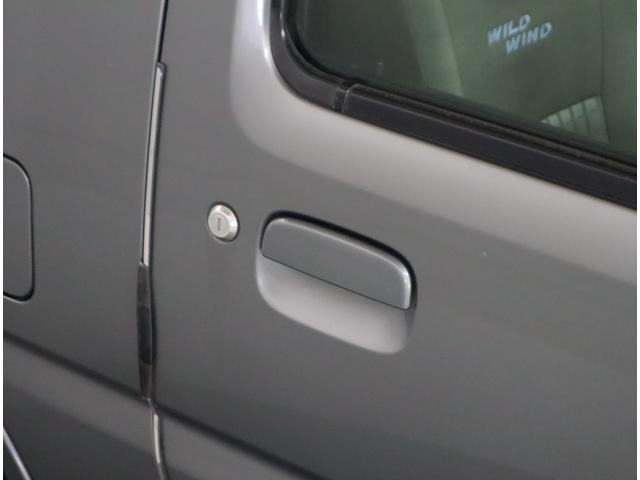 ジムニー ワイルドウインド６型　目玉車　ＣＤプレーヤー・ＥＴＣ・マット　２ＤＩＮ　ＣＤプレーヤー（ラジオ・ＭＤ）　ＥＴＣ　トレータイプフロアマット　ドアバイザー　シートヒーター　キーレスエントリー　フロントフォグランプ　ルーフレール　スペアタイヤカバー　パートタイム４ＷＤ（30枚目）