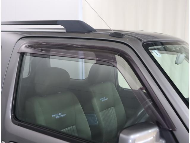ジムニー ワイルドウインド６型　目玉車　ＣＤプレーヤー・ＥＴＣ・マット　２ＤＩＮ　ＣＤプレーヤー（ラジオ・ＭＤ）　ＥＴＣ　トレータイプフロアマット　ドアバイザー　シートヒーター　キーレスエントリー　フロントフォグランプ　ルーフレール　スペアタイヤカバー　パートタイム４ＷＤ（31枚目）