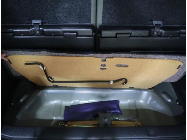 ジムニー ワイルドウインド６型　目玉車　ＣＤプレーヤー・ＥＴＣ・マット　２ＤＩＮ　ＣＤプレーヤー（ラジオ・ＭＤ）　ＥＴＣ　トレータイプフロアマット　ドアバイザー　シートヒーター　キーレスエントリー　フロントフォグランプ　ルーフレール　スペアタイヤカバー　パートタイム４ＷＤ（42枚目）