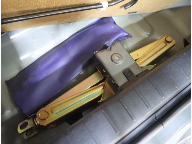 ジムニー ワイルドウインド６型　目玉車　ＣＤプレーヤー・ＥＴＣ・マット　２ＤＩＮ　ＣＤプレーヤー（ラジオ・ＭＤ）　ＥＴＣ　トレータイプフロアマット　ドアバイザー　シートヒーター　キーレスエントリー　フロントフォグランプ　ルーフレール　スペアタイヤカバー　パートタイム４ＷＤ（43枚目）