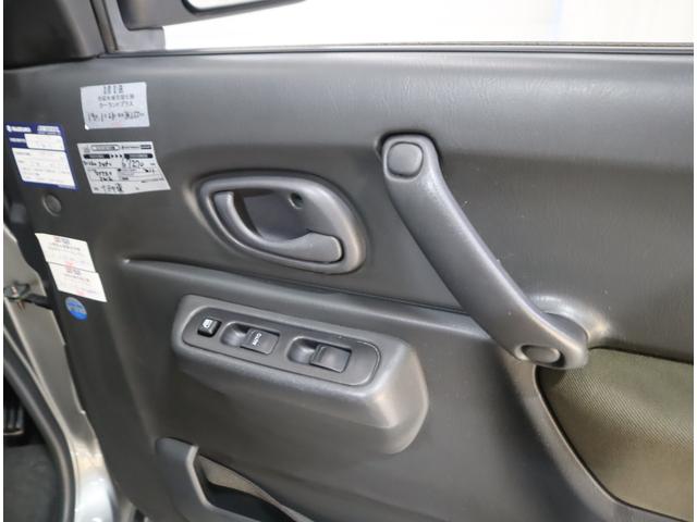 ジムニー ワイルドウインド６型　目玉車　ＣＤプレーヤー・ＥＴＣ・マット　２ＤＩＮ　ＣＤプレーヤー（ラジオ・ＭＤ）　ＥＴＣ　トレータイプフロアマット　ドアバイザー　シートヒーター　キーレスエントリー　フロントフォグランプ　ルーフレール　スペアタイヤカバー　パートタイム４ＷＤ（55枚目）