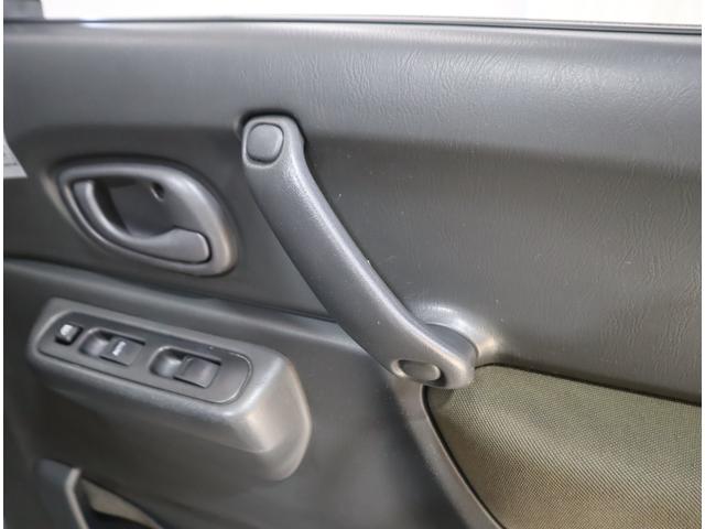ジムニー ワイルドウインド６型　目玉車　ＣＤプレーヤー・ＥＴＣ・マット　２ＤＩＮ　ＣＤプレーヤー（ラジオ・ＭＤ）　ＥＴＣ　トレータイプフロアマット　ドアバイザー　シートヒーター　キーレスエントリー　フロントフォグランプ　ルーフレール　スペアタイヤカバー　パートタイム４ＷＤ（56枚目）