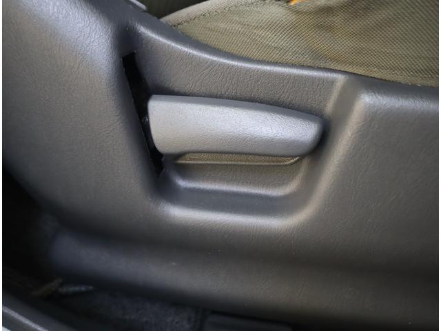 ジムニー ワイルドウインド６型　目玉車　ＣＤプレーヤー・ＥＴＣ・マット　２ＤＩＮ　ＣＤプレーヤー（ラジオ・ＭＤ）　ＥＴＣ　トレータイプフロアマット　ドアバイザー　シートヒーター　キーレスエントリー　フロントフォグランプ　ルーフレール　スペアタイヤカバー　パートタイム４ＷＤ（57枚目）