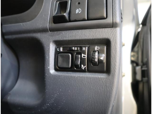 ジムニー ワイルドウインド６型　目玉車　ＣＤプレーヤー・ＥＴＣ・マット　２ＤＩＮ　ＣＤプレーヤー（ラジオ・ＭＤ）　ＥＴＣ　トレータイプフロアマット　ドアバイザー　シートヒーター　キーレスエントリー　フロントフォグランプ　ルーフレール　スペアタイヤカバー　パートタイム４ＷＤ（59枚目）