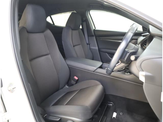 MAZDA3ファストバック 20Sプロアクティブ 車検整備渡し ナビ・ETC・バックC 純正SDナビ(ラジオ・Bluetooth・USB・HDMI) ETC バックカメラ 前後ドラレコ 前後ブレーキサポート 追従式クルーズコントロール レーンキープアシスト パドルシフト マット バイザー(16枚目)