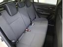 後部座席にはヘッドレストが３つ付いており、しっかりと５人乗りにも対応します。