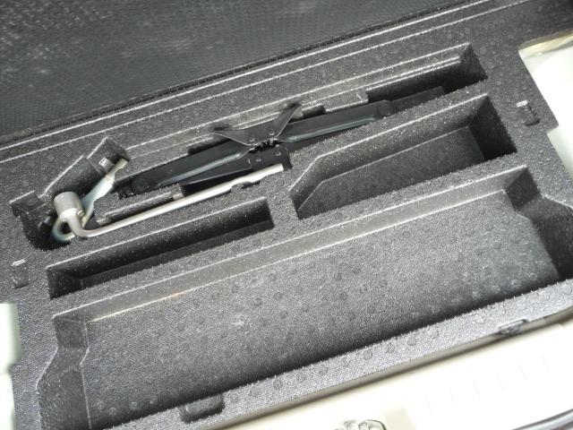 タント Ｌ　禁煙車ＨＤＤナビゲーション地上デジタル１セグテレビＤＶＤビデオ再生ＣＤ録音ＵＳＢ入力端子ＥＴＣグー鑑定済み車検２年Ｔチェーン左側スライド式ドア１４ｉｎＡＷキーレスＷエアＢフルフラット取説ＭノートＡＢＳ（32枚目）