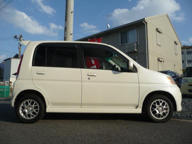 ライフダンク ＴＲ　インタークーラーＴＢ純正エアロ１３ｉｎＡＷＲスポイラー車検付き８年３月２６日ＥＴＣ禁煙車ＷエアーＢハイマウントＳランプ電動ドアミラー角度調節キーレスＣＤ／ＵＳＢ端子ＡＢＳタコメーター２３年モデルタイヤ（4枚目）