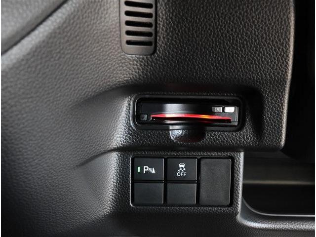 Ｎ－ＢＯＸカスタム Ｌターボ　ＳＥＮＳＩＮＧ　ＤＡ付　衝突被害軽減ブレーキ　リアパーキングセンサー　ＬＥＤヘッドライト　１５インチアルミ　両側パワースライドドア　電動パーキングブレーキ　コンビシート　シートヒーター　スマートキー　ディスプレイオーディオ（6枚目）