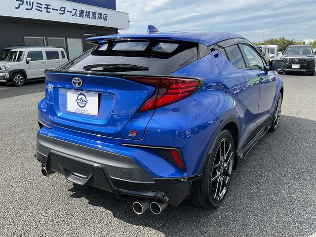 Ｃ－ＨＲ Ｓ－Ｔ　ＧＲスポーツ　６ＭＴ　エアロパーツＦ・Ｓ・Ｒ　４本出しマフラー　スパッダリング１９インチアルミホイール　ブラインドスポットモニター　１９インチアルミ　コンビシート　シートヒーター　ナビ　バックカメラ　ＥＴＣ付（4枚目）