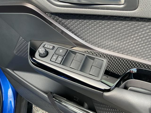 Ｃ－ＨＲ Ｓ－Ｔ　ＧＲスポーツ　６ＭＴ　エアロパーツＦ・Ｓ・Ｒ　４本出しマフラー　スパッダリング１９インチアルミホイール　ブラインドスポットモニター　１９インチアルミ　コンビシート　シートヒーター　ナビ　バックカメラ　ＥＴＣ付（10枚目）