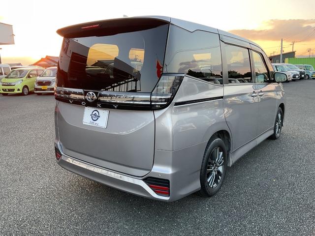 ヴォクシー S-G 運転席側パワースライドドア  トヨタセーフティセンス パーキングサポートブレーキ  両側パワースライドドア スマホナビ連携トヨタコネクティッドディスプレイオーディオ バックカメラ ETC(4枚目)