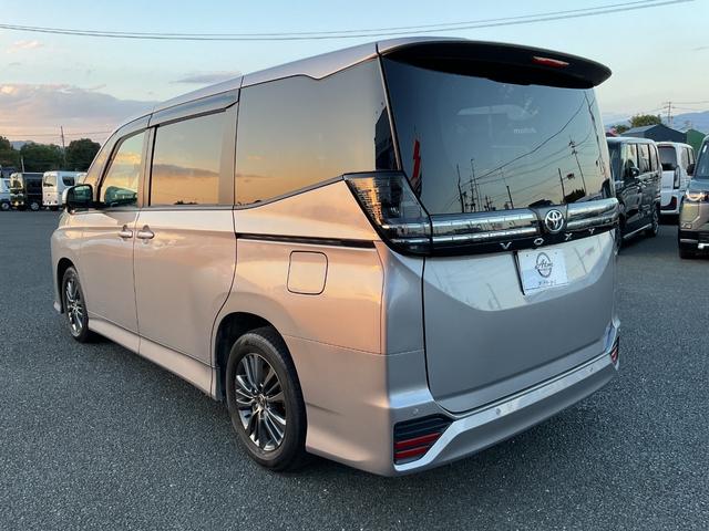 ヴォクシー S-G 運転席側パワースライドドア  トヨタセーフティセンス パーキングサポートブレーキ  両側パワースライドドア スマホナビ連携トヨタコネクティッドディスプレイオーディオ バックカメラ ETC(6枚目)