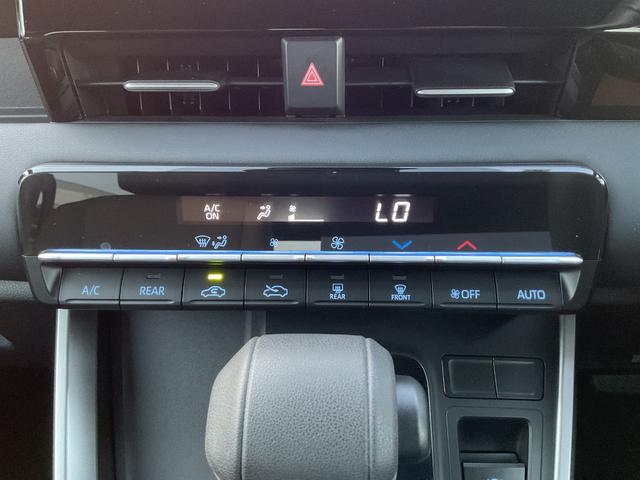 ヴォクシー S-G 運転席側パワースライドドア  トヨタセーフティセンス パーキングサポートブレーキ  両側パワースライドドア スマホナビ連携トヨタコネクティッドディスプレイオーディオ バックカメラ ETC(13枚目)