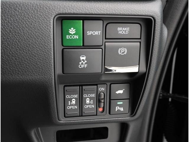 オデッセイハイブリッド e:HEVアブソルート・EXブラックエディション ハンズフリーパワーテールゲート 両側パワースライドドア 本革パワーシート 2列目4ウェイパワーシート スマホ置くだけ充電 純正オプション11.4型ワイドナビ フルセグTV 360°マルチビューカメラ(11枚目)