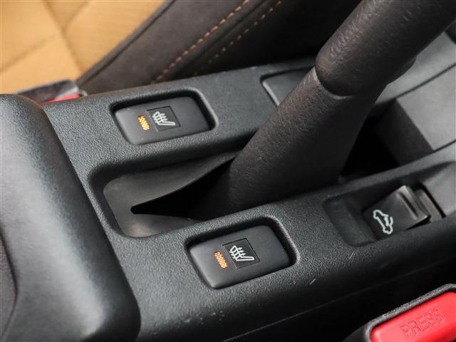 コペン ローブ S 社外シフトノブ 純正ビルシュタイン製ショックアブソーバー フォグランプ 室内メッキ装飾 純正レカロシート 純正MOMOステアリング パドルシフト シートヒーター メモリーナビ フルセグTV ETC(18枚目)