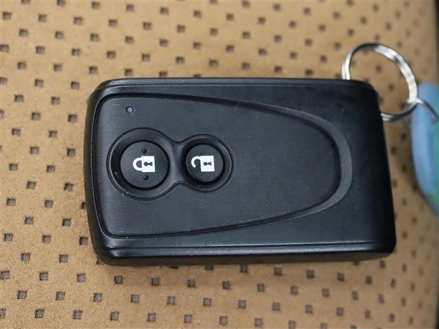 コペン ローブ S 社外シフトノブ 純正ビルシュタイン製ショックアブソーバー フォグランプ 室内メッキ装飾 純正レカロシート 純正MOMOステアリング パドルシフト シートヒーター メモリーナビ フルセグTV ETC(26枚目)