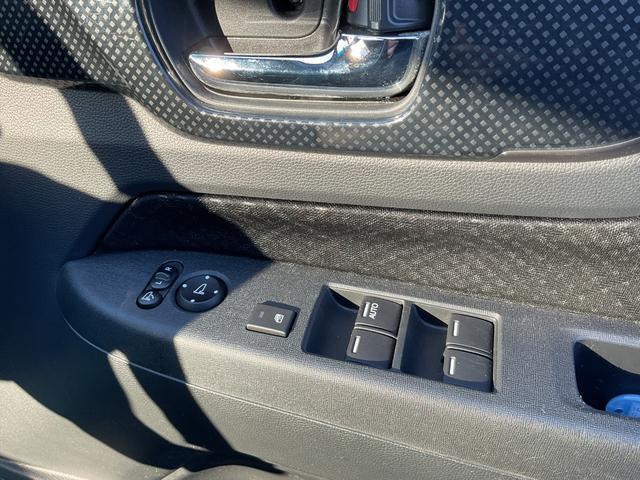 Ｎ－ＷＧＮカスタム ターボ　ＳＳブラックスタイルｐｋｇ　ブラックアクセント　エクステリア　シートヒーター　コンビシート　本革巻きステアリング　シフトノブ　ディスチャージヘッドライト　１５インチアルミ　ディスプレイオーディオ　バックカメラ　ＥＴＣ（10枚目）